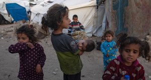 40 tysięcy sierot w gnijących namiotach. Dramat dzieci w Gazie