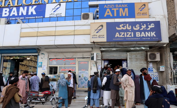 400 dolarów tygodniowo. Bank Afganistanu podnosi limit wypłat gotówki