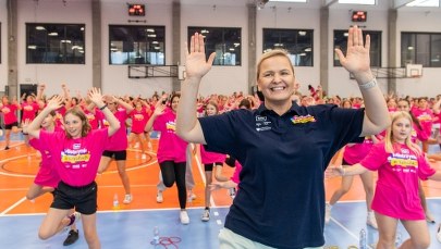 400 uczennic z Marek pod Warszawą na lekcji wf z Otylią Jędrzejczak