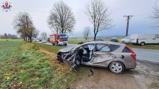 41-letni kierowca osobówki został zabrany do szpitala /Lubelska Policja /