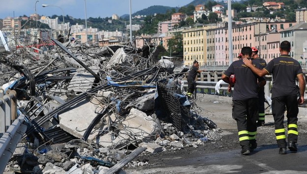 41 ofiar katastrofy w Genui. Pod gruzami znaleziono ciała trzyosobowej rodziny /LUCA ZENNARO /PAP/EPA