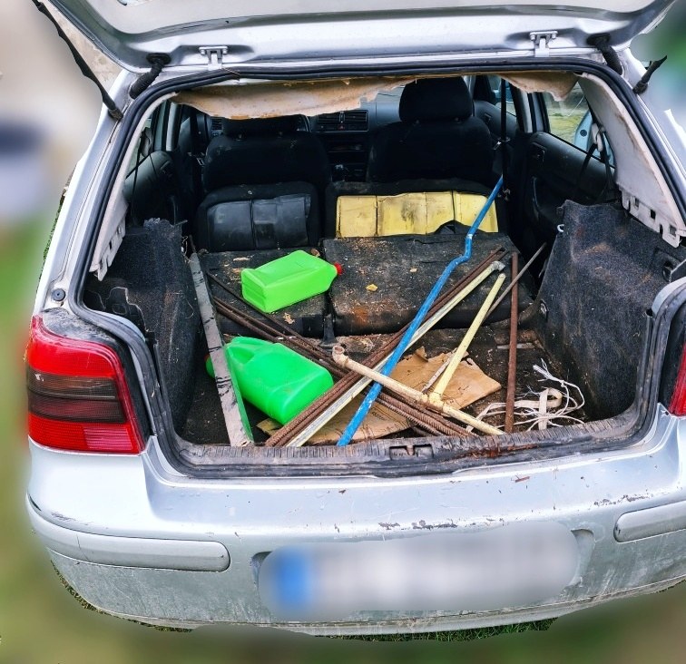 42-latek jest podejrzany o kradzież metalowych rurek /KPP Tomaszów Mazowiecki /