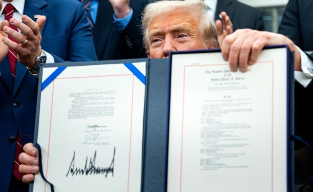 43 dni czekano na ten podpis. Amerykanie pożegnali shutdown