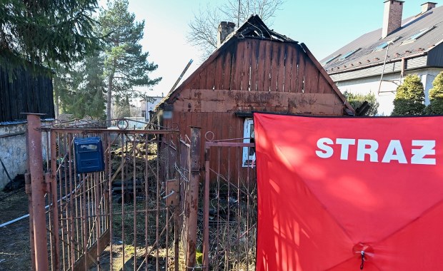 43-latek oskarżony o potrójne zabójstwo po tragicznym pożarze