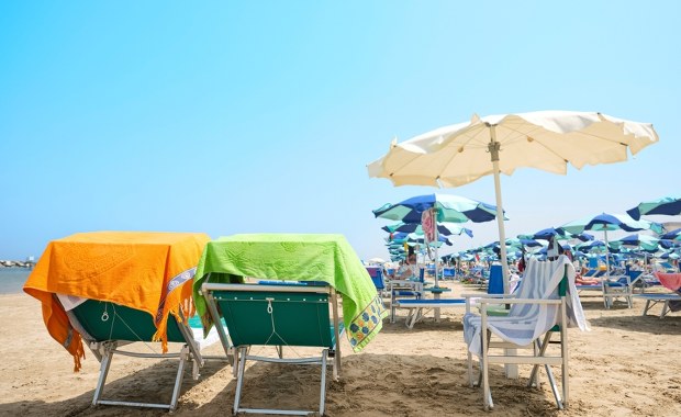 46 lat płacili "czynsz" za swoje miejsce na plaży. Nowy właściciel nie chce seniorów