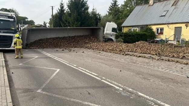 46-letni kierowca ciężarówki został ukarany mandatem /Policja Pomorska /