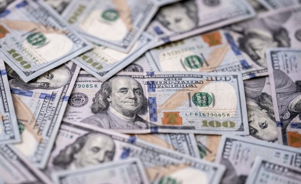 47,7 miliarda dolarów zysku. Oni zarabiają na konflikcie z Iranem