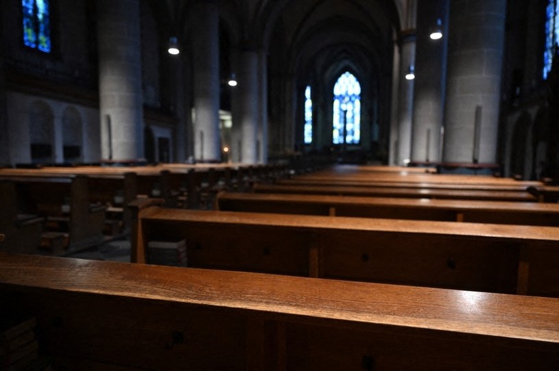 47 proc. dorosłych uczniów nie chodzi na religię. Maleje też autorytet papieża