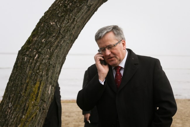 47 proc. osób, które zamierzają wziąć udział w wyborach prezydenckich zamierza głosować na Bronisława Komorowskiego /Paweł Supernak /PAP