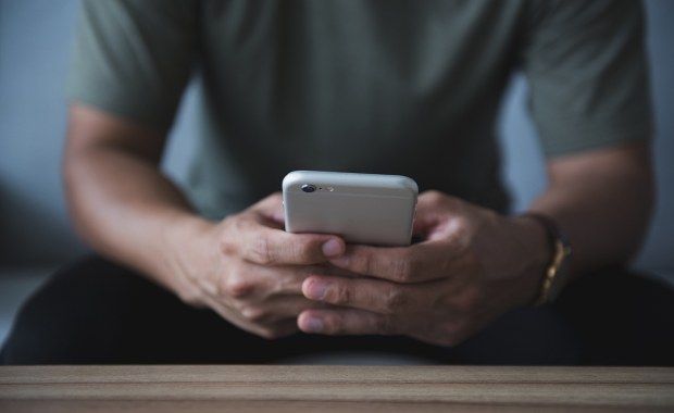 48-letni strażak sądził, że przesyła sekstaśmy 11-latce. Mocno się pomylił