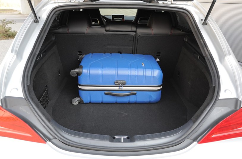 495-litrowy bagażnik nie zachwyca – ma mały otwór załadunkowy i wysoki próg. /Motor
