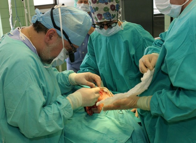 Pacjentka po przeszczepie twarzy opuszcza szpital