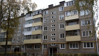 5-latka wyrzuciła niemowlę przez okno. Matka zostawiła dzieci same