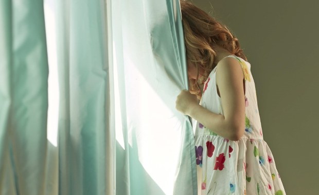 5-letnie bliźniaczki zostały pobite? Policja zatrzymała matkę i jej konkubenta