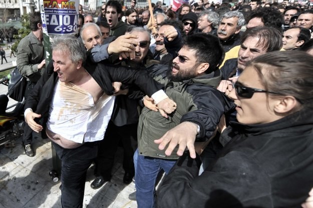 5 marca 2010 r. na ulicach Aten było bardzo gorąco... /AFP