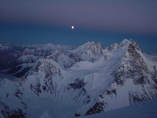 5 marca czteroosobowy zespół, który pojechał na Broad Peak w ramach programu Polski Himalaizm Zimowy 2010-2015, stanął na szczycie /DOYCHIN BOYANOV    /PAP/EPA