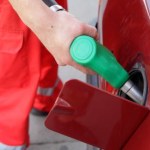 5 sprawdzonych trików na zmniejszenie zużycia paliwa. To naprawdę działa