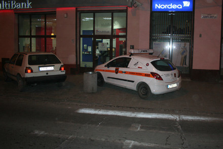 5 styczeń  2008. Parkowanie na przejściu. /INTERIA.PL