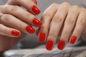 5 sytuacji, kiedy taki manicure jest zakazany. Poważne konsekwencje