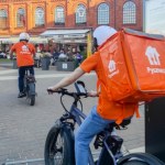 warunki pracy 5 tys. kurierów do zwolnienia w Pyszne.pl. Minister zapowiada pilną kontrolę