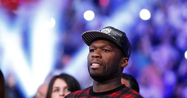 50 Cent z niedowierzaniem patrzy na listy sprzedaży (fot. Rich Schultz) /Getty Images