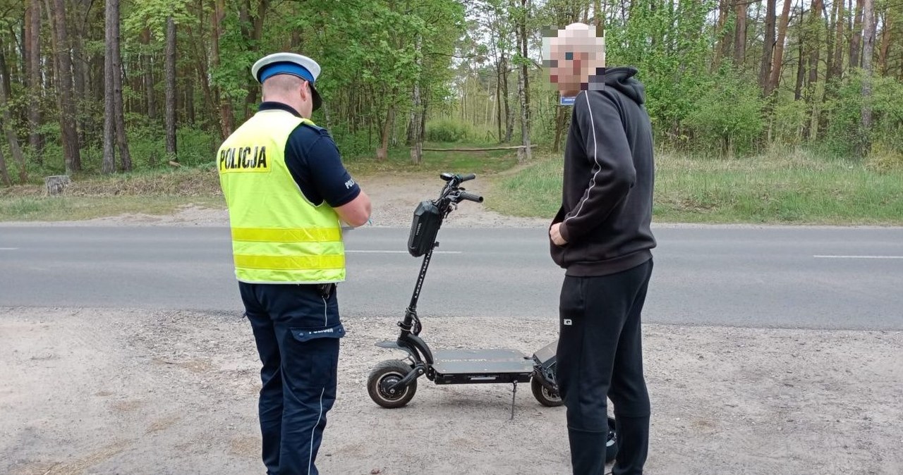 50 km/h na hulajnodze elektrycznej. 21-latek ukarany mandatem