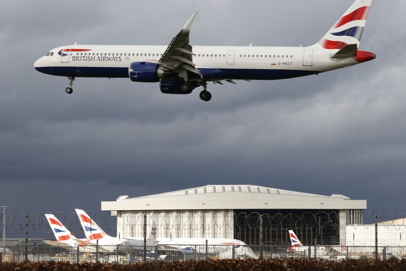 50 lat nie było na Heathrow tak mało pasażerów. Miliardowe straty /AFP