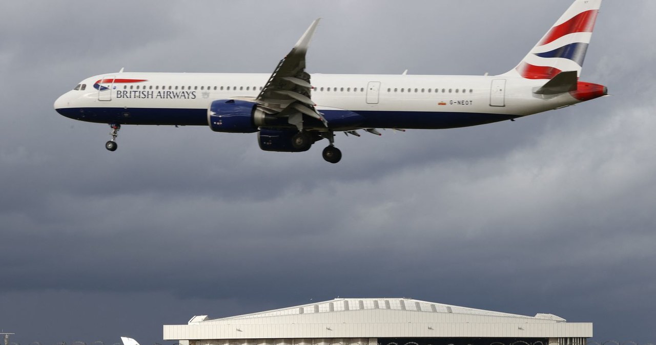 50 lat nie było na Heathrow tak mało pasażerów. Miliardowe straty /AFP