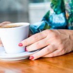 50-latki powinny pić od jednej do trzech filiżanek dziennie. Plusy na starość