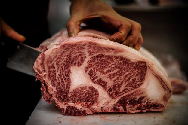 50 ton mięsa niewiadomego pochodzenia znalaziono w Łodzi /AFP