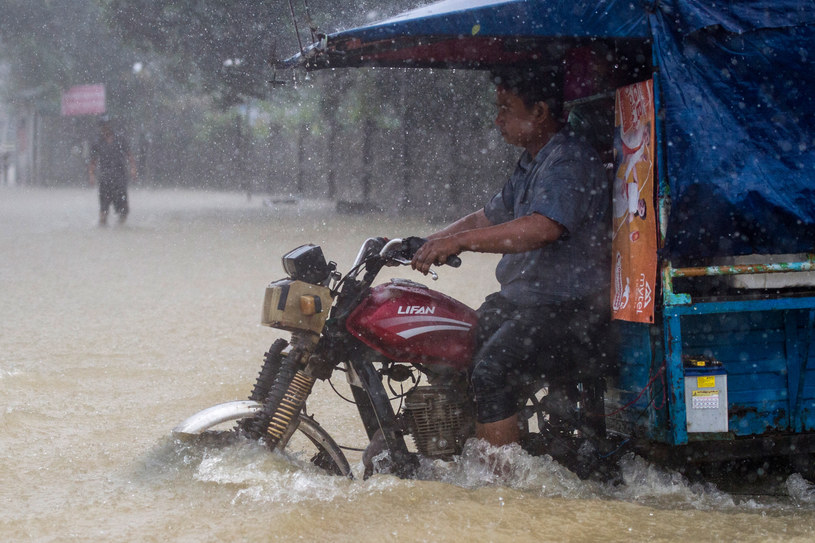50 tys. osób ewakuowanych z domów po monsunowych ulewach w środkowych Chinach /YE AUNG THU /AFP