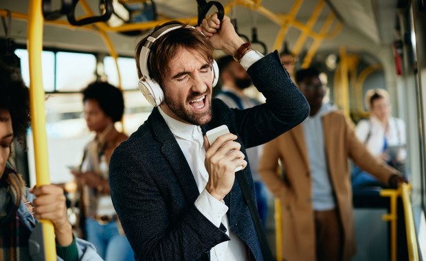 500 euro kary za śpiewanie w autobusie? Taki pomysł mają Włosi