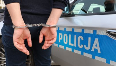 51-latek miał wielokrotnie wykorzystać dwie nastolatki 