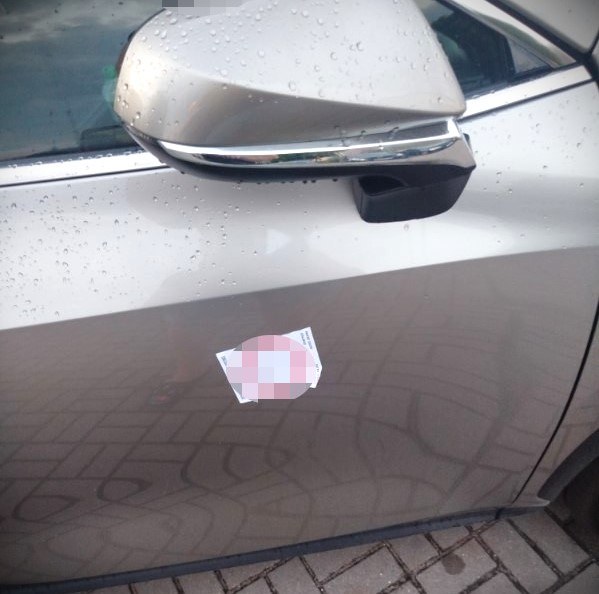 52-latek z zarzutami za naklejenie naklejek na Leksusa /KMP w Płocku /Policja