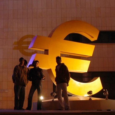 53 proc. Polaków ocenia, że euro będzie miało negatywny wpływ na sytuację ich gospodarstw /AFP
