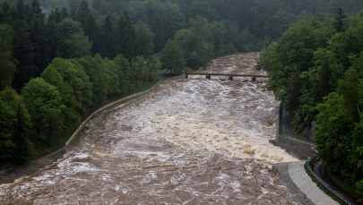 53 stany alarmowe na polskich rzekach. Trwa liczenie strat