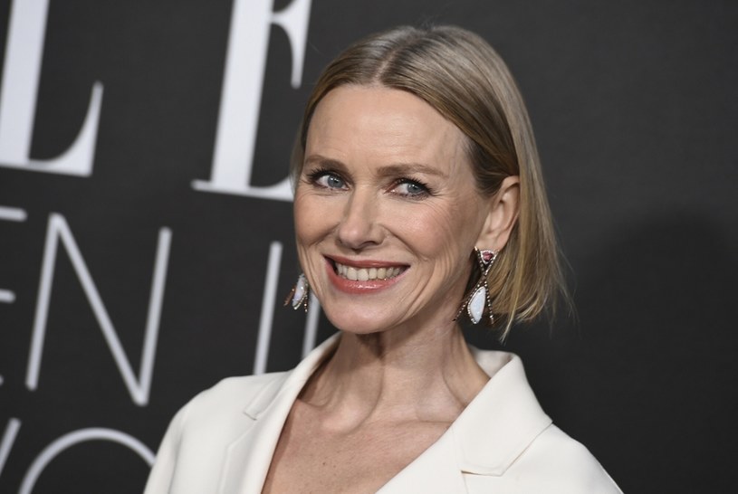 54-letnia Naomi Watts biegnie w bikini po plaży. Co za ciało!