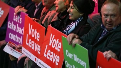 54 proc. Brytyjczyków za pozostaniem w UE. "Poparcie dla antyunijnych nastrojów leży pośrodku"