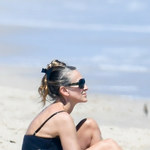 55-letnia Sarah Jessica Parker zachwyca sylwetką na plaży!
