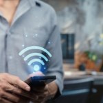 5G czy Wi-Fi. Jak działa internet w telefonie i co drenuje baterię?