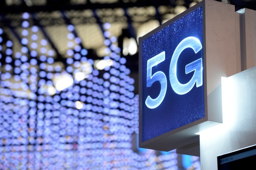5G sprawi, iż materiał o wielkości 5 gigabajtów będzie dla nas dostępny w niecałe 6 sekund. /AFP