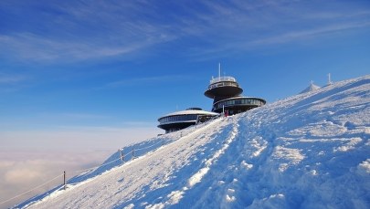6 kilometrów w mrozie, bez koszulek. Morsy weszły na Śnieżkę