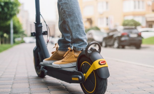 6-latek potrącony przez inne dziecko na hulajnodze. Poważne obrażenia