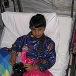 6-letnia Afganka postrzelona przez talibów przyleciała na leczenie do Polski