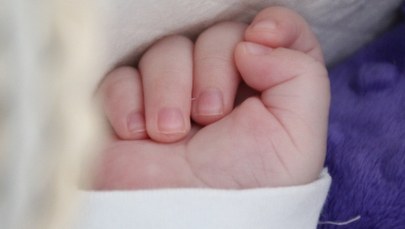 6-miesięczne dziecko z obrażeniami głowy. Sąd aresztował rodziców niemowlaka