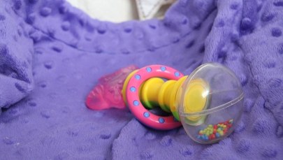 6-miesięczny chłopiec zmarł w wyniku licznych obrażeń. Są wyniki kontroli MOPS