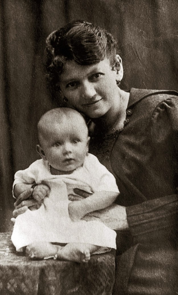 6-miesięczny Karol Wojtyła z mamą /PAP/Photoshot /PAP