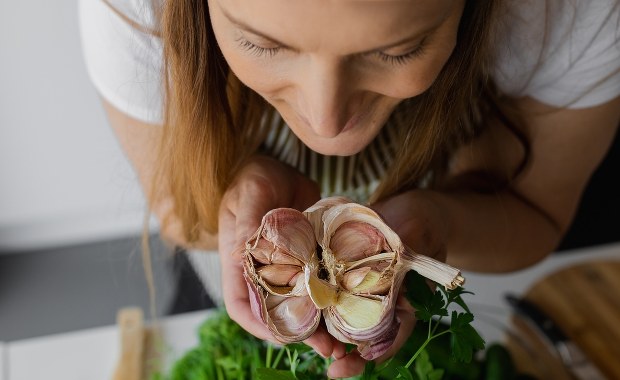 6 powodów, dla których warto sięgać po czosnek. Poznaj jego moce