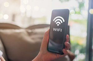 "6" przy WiFi nie rozwiąże problemu z zasięgiem. Jak wzmocnić sygnał?