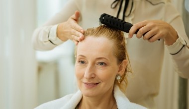 60- latko poproś fryzjera o tę fryzurę. Odejmie ci 10 lat 